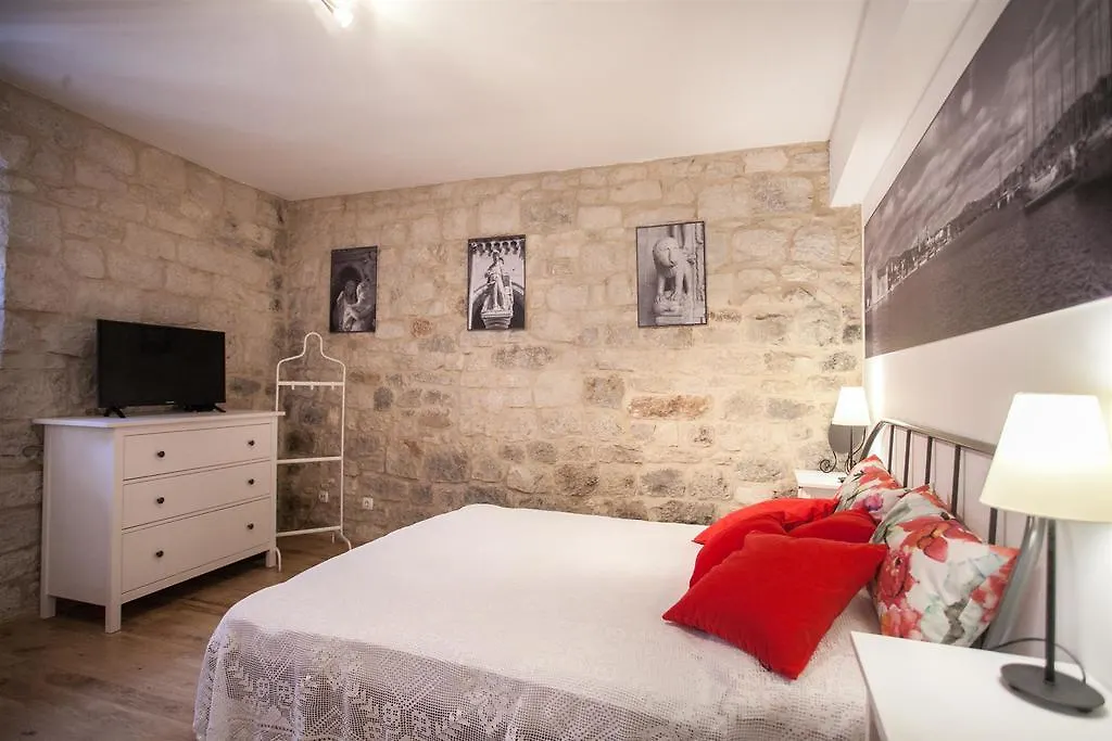 Apartment & Room Ursa Trogir 0*,