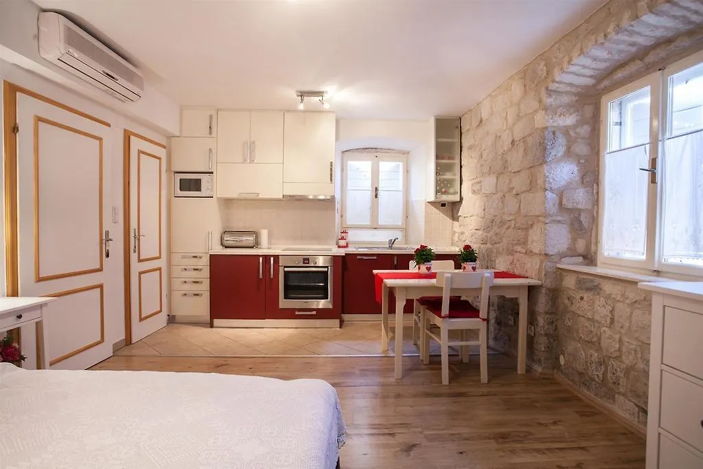 Apartment & Room Ursa Trogir