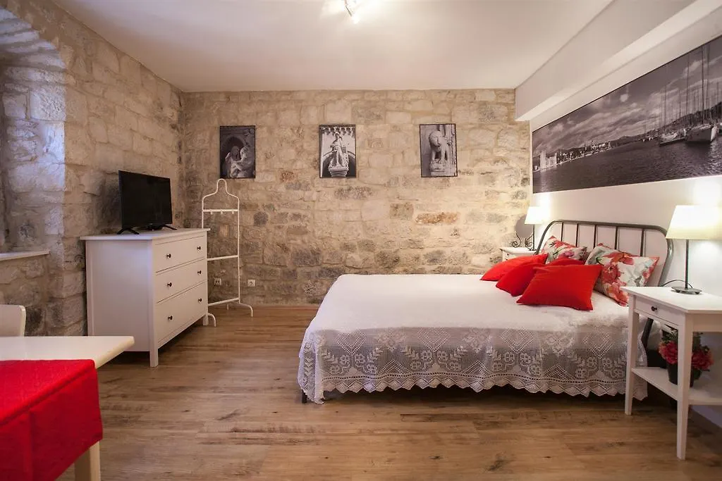Apartment & Room Ursa Trogir Kroatien