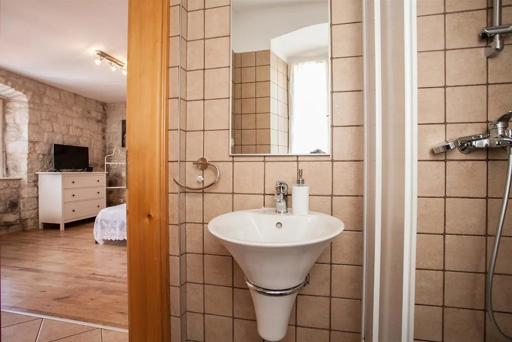 Apartment & Room Ursa Trogir Kroatien