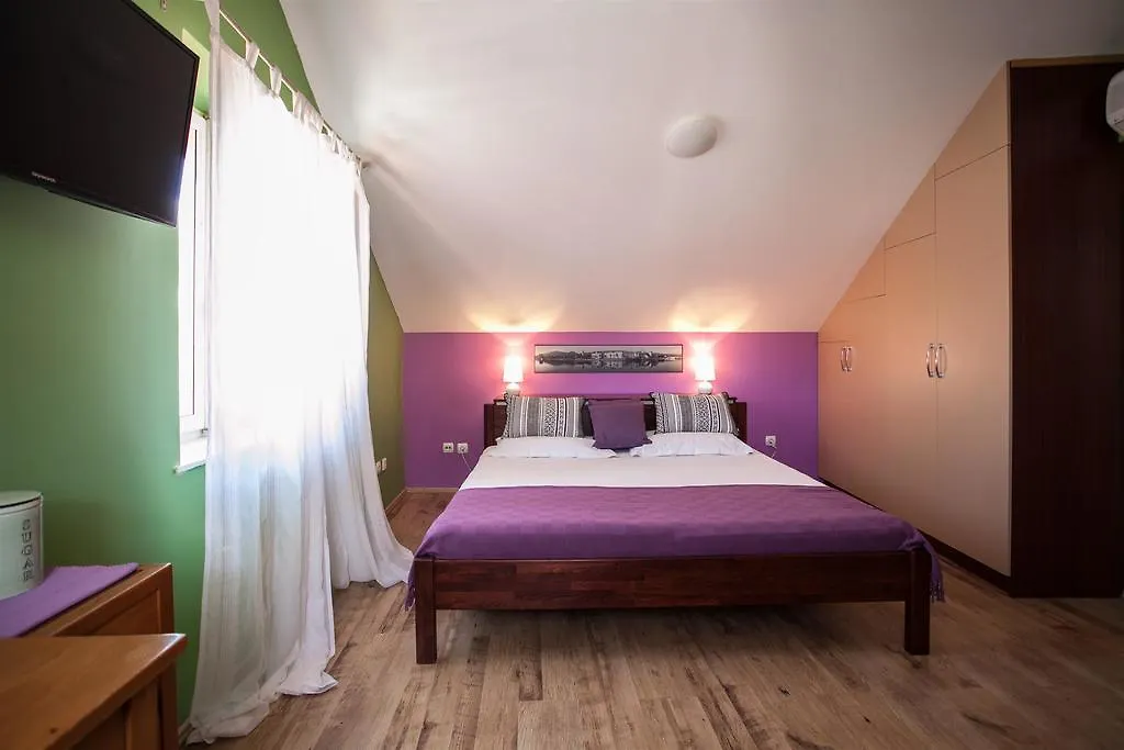 Apartment & Room Ursa Trogir